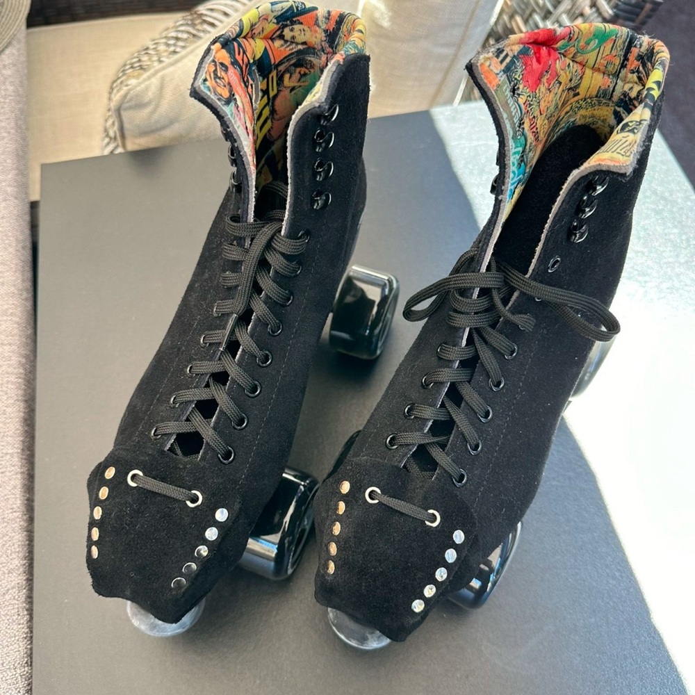 Moxi LOLLY Black Suede Roller Skates size 8 men or 9 in women - new!